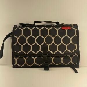 Skip Hop Portable Baby Changing Pad, Pronto, Chevron